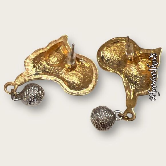 Gold Tone Cats Playing with Silver Tone Ball of Yarn Stud Earrings - Picture 4 of 7